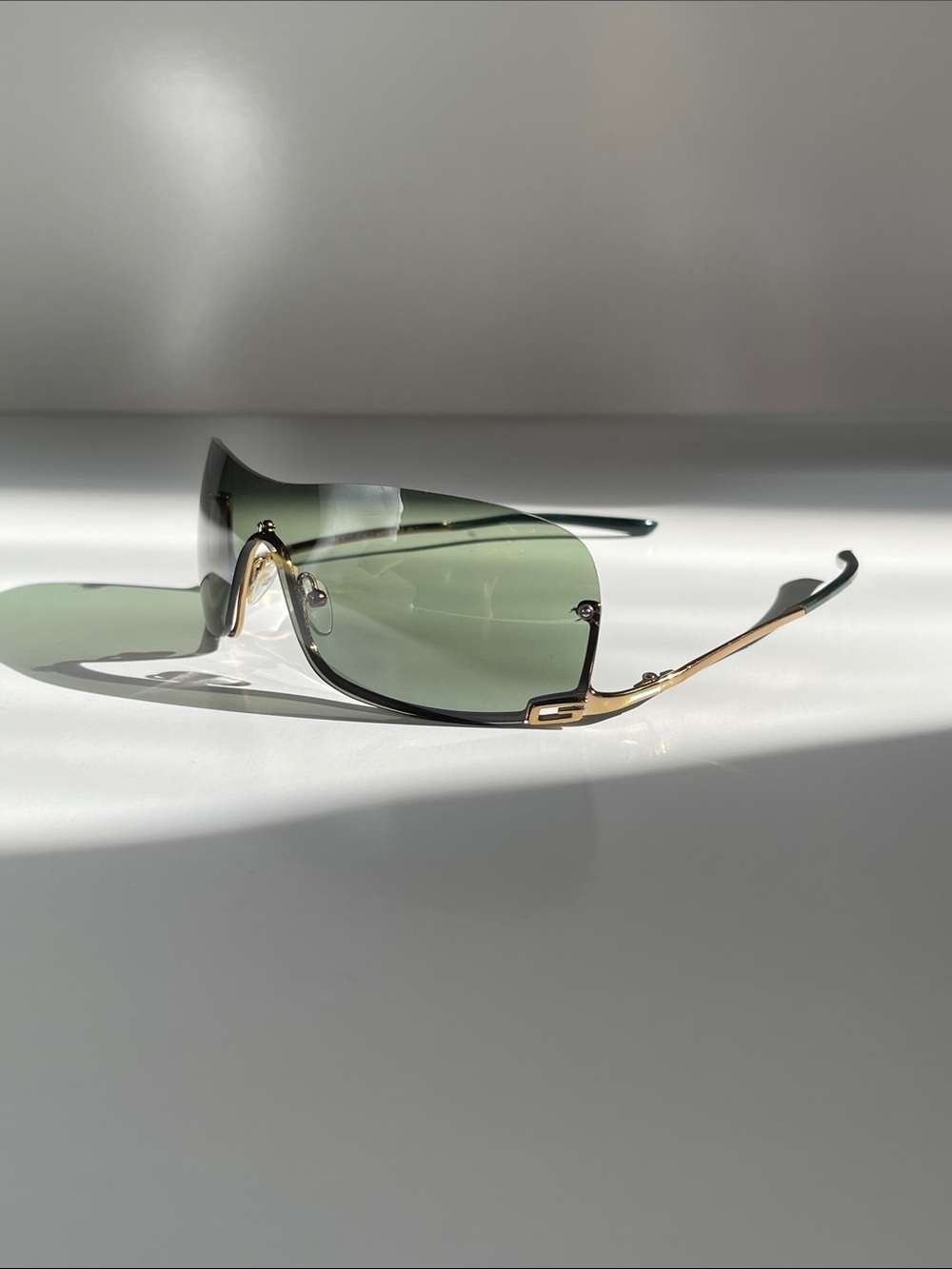 Gucci GG Vintage Rimless Shield Sunglasses Gold Green 2002 Tom Ford Era